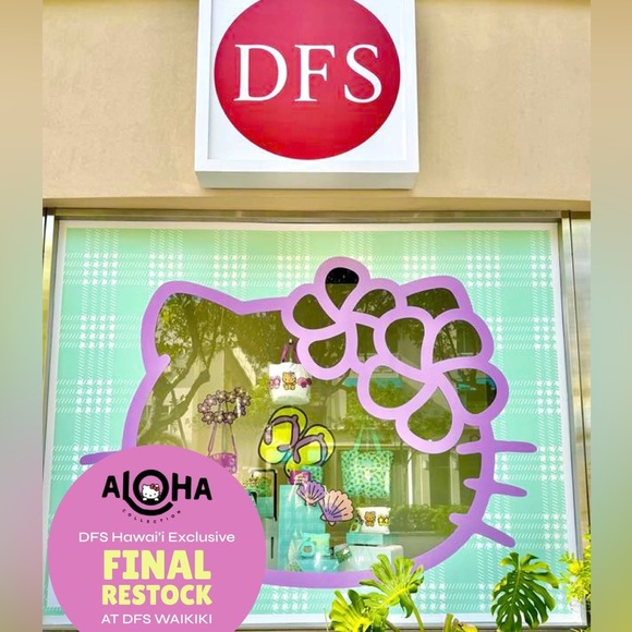 Aloha Collection 💚 Hello Kitty Mini Pouch DFS - Picture 2 of 3